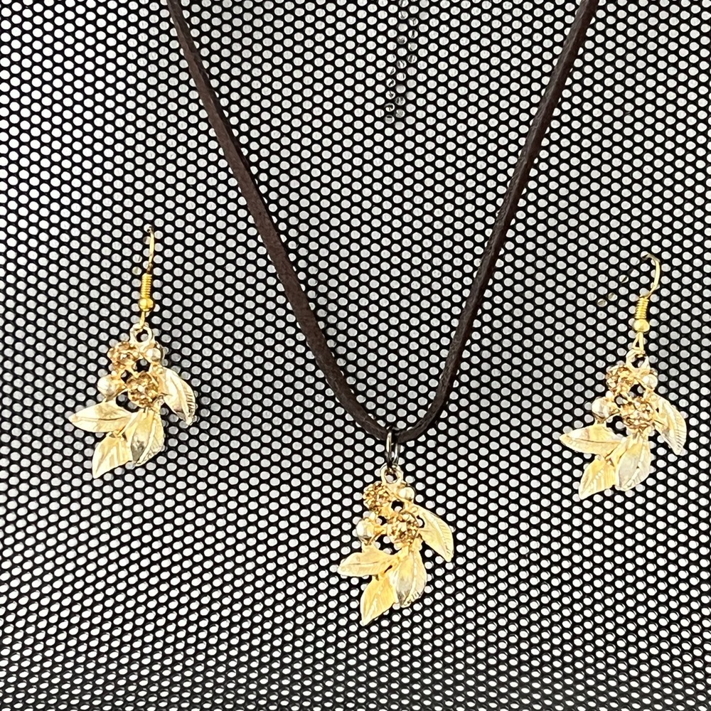 Collier Pendant Necklace Earrings Set Golden  Leaf Locket Graduation Love Formal